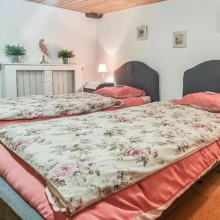 2 Bedroom Lovely In Saint-sulpice-de-cogna Nyaraló *