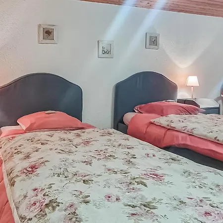2 Bedroom Lovely In Saint-sulpice-de-cogna Nyaraló