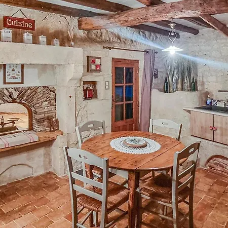 2 Bedroom Lovely In Saint-sulpice-de-cogna Nyaraló *