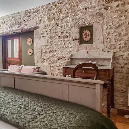 2 Bedroom Lovely In Saint-sulpice-de-cogna * Saint-Sulpice-de-Cognac